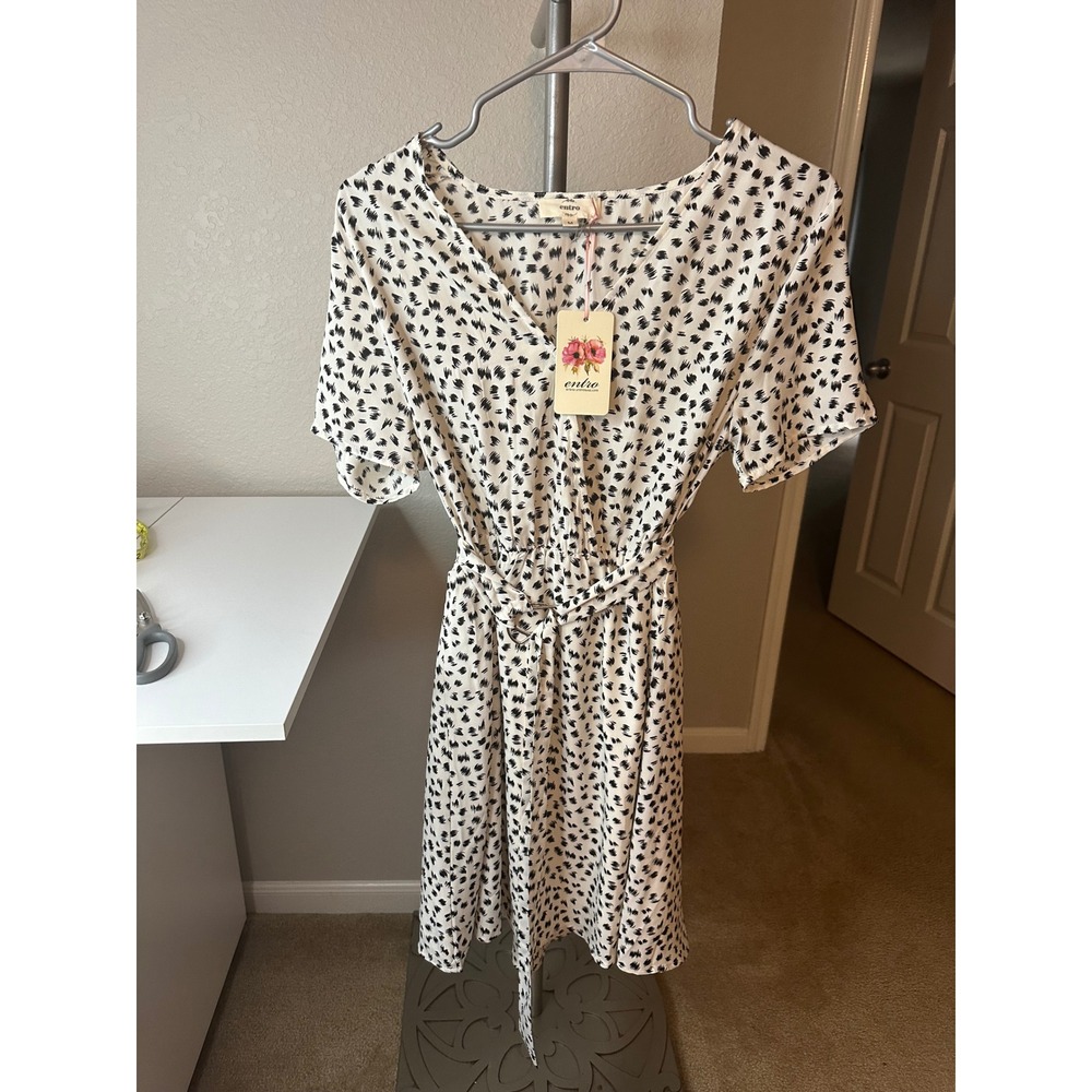Entro Midi Dress Women Medium White Black NWT Removable Belt Abstract V-Neck